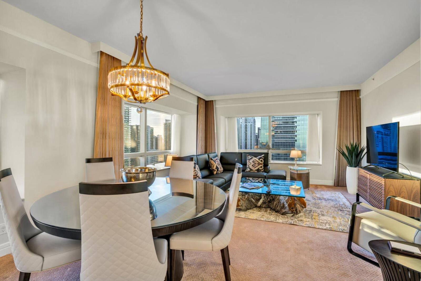 Spacious 2 Bedroom 2 Bath & Studio Suites In The Four Seasons Hotel Miami High Floors 객실 사진