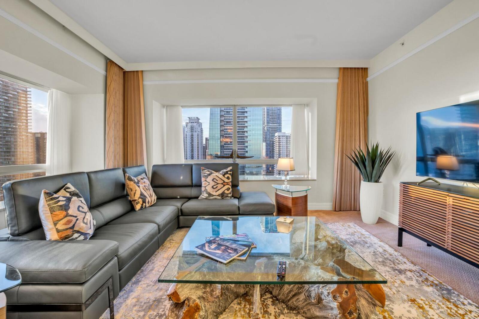 Spacious 2 Bedroom 2 Bath & Studio Suites In The Four Seasons Hotel Miami High Floors 객실 사진